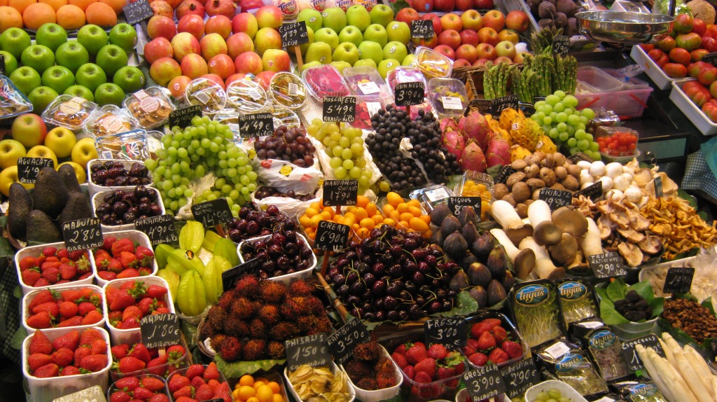 La Bouqueria Fruit Market, Barcelona jigsaw puzzle in Fruits & Veggies puzzles on TheJigsawPuzzles.com