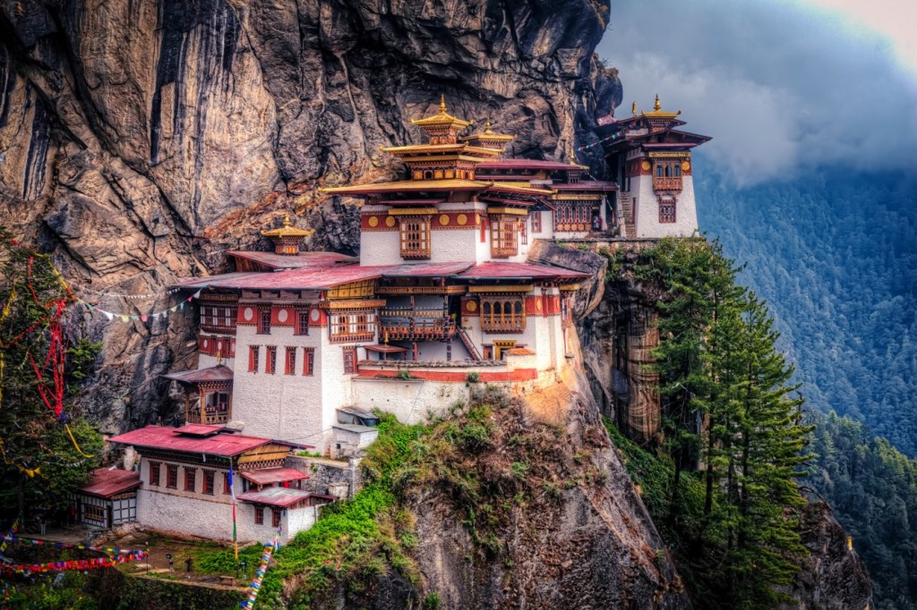 Tiger's Nest (Taktsang Monastery), Buthan jigsaw puzzle in Great Sightings puzzles on TheJigsawPuzzles.com