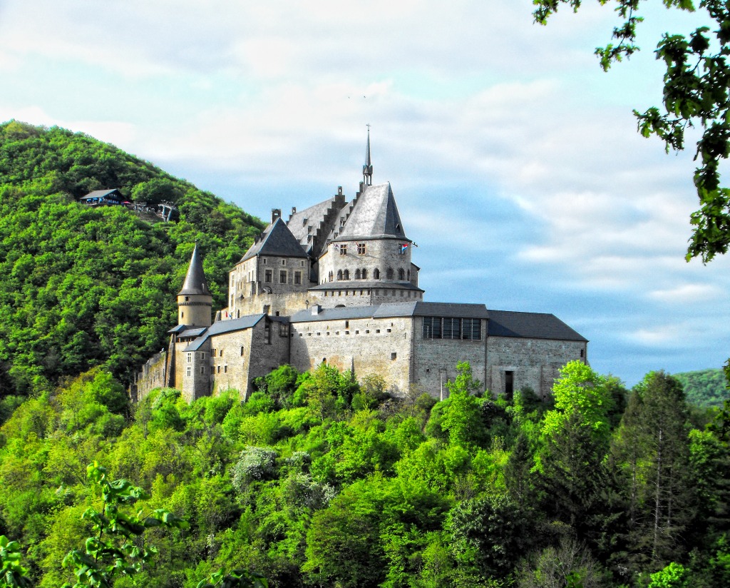 Vianden Castle, Luxembourg jigsaw puzzle in Castles puzzles on TheJigsawPuzzles.com