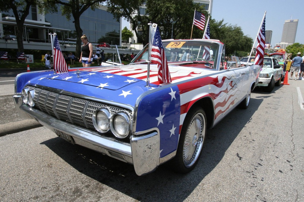 Annual Houston Art Car Parade jigsaw puzzle in Cars & Bikes puzzles on TheJigsawPuzzles.com