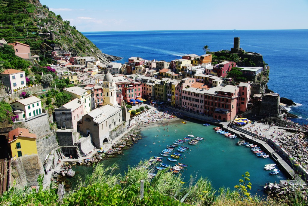 Vernazza Town in Liguria, Italy jigsaw puzzle in Street View puzzles on TheJigsawPuzzles.com