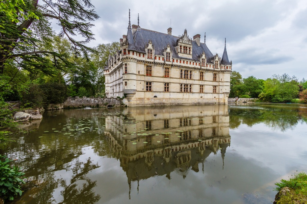 Azay-le-Rideau Castle, France jigsaw puzzle in Castles puzzles on TheJigsawPuzzles.com