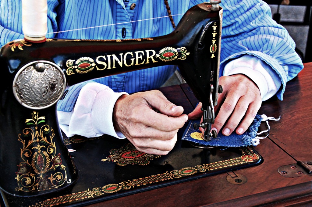 Singer Sewing jigsaw puzzle in Handmade puzzles on TheJigsawPuzzles.com