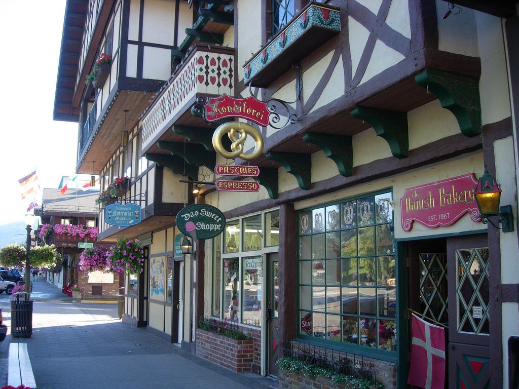 Leavenworth - The Bavarian Village jigsaw puzzle in Street View puzzles on TheJigsawPuzzles.com