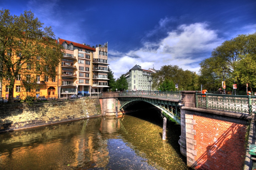 Landwehrkanal, Admiralbrücke, Berlin jigsaw puzzle in Bridges puzzles on TheJigsawPuzzles.com