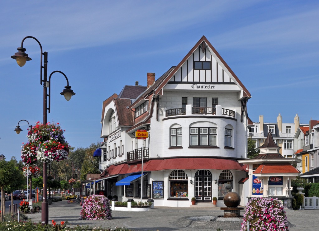 Chantecler Building in De Haan, Belgium jigsaw puzzle in Street View puzzles on TheJigsawPuzzles.com