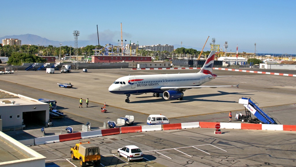 British Airways at the Gibraltar Airport jigsaw puzzle in Aviation puzzles on TheJigsawPuzzles.com
