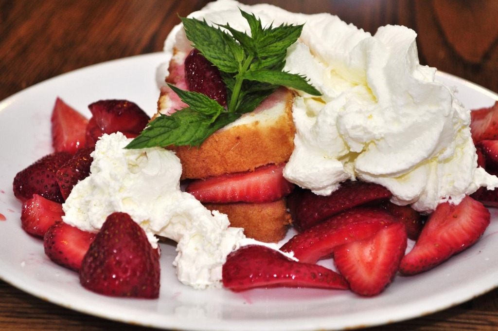 Mmm... Strawberries jigsaw puzzle in Food & Bakery puzzles on TheJigsawPuzzles.com