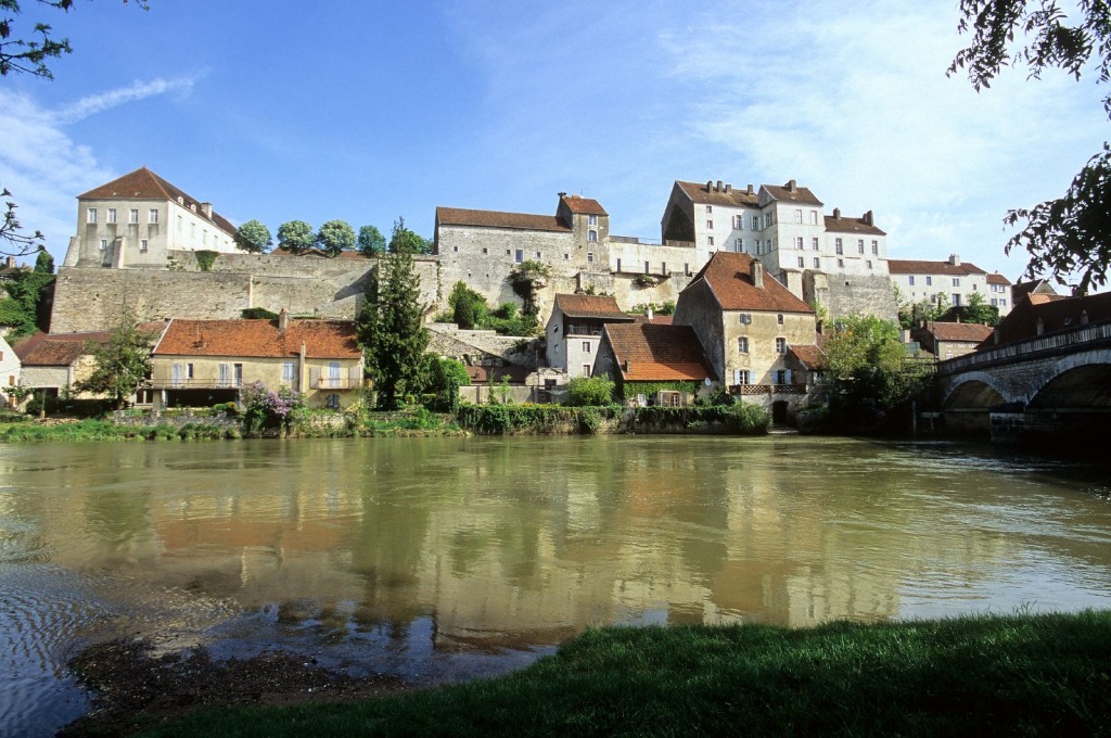 Pesmes et l'Ognon jigsaw puzzle in Castles puzzles on TheJigsawPuzzles.com