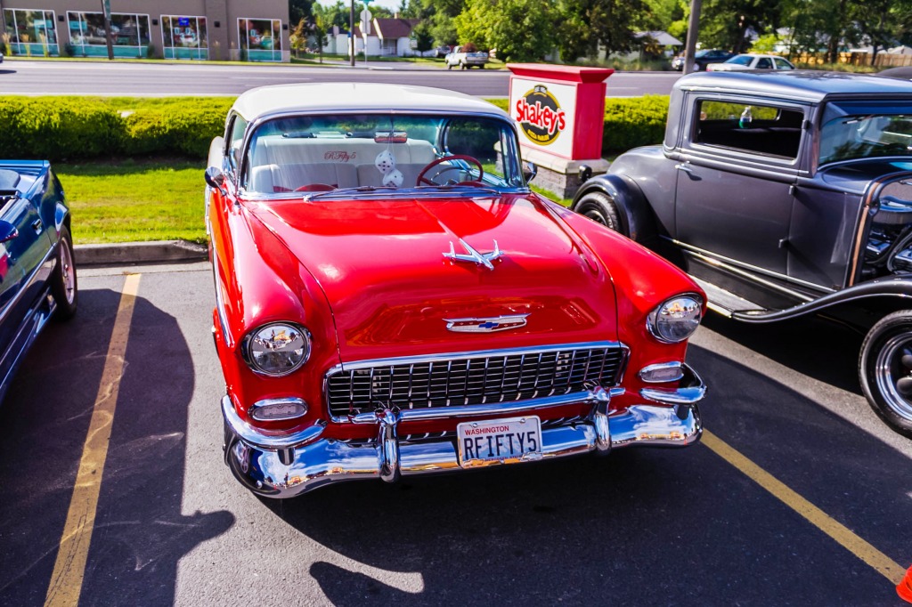 Shakey's Classic Car Show jigsaw puzzle in Cars & Bikes puzzles on TheJigsawPuzzles.com