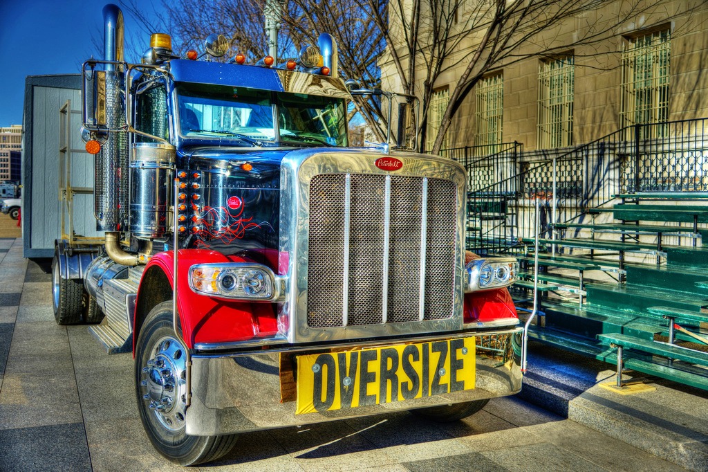 Truck on the Lafayette Square jigsaw puzzle in Cars & Bikes puzzles on TheJigsawPuzzles.com