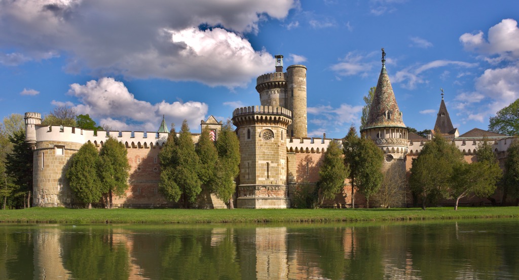 The Franzensburg in Laxenburg, Lower Austria jigsaw puzzle in Castles puzzles on TheJigsawPuzzles.com