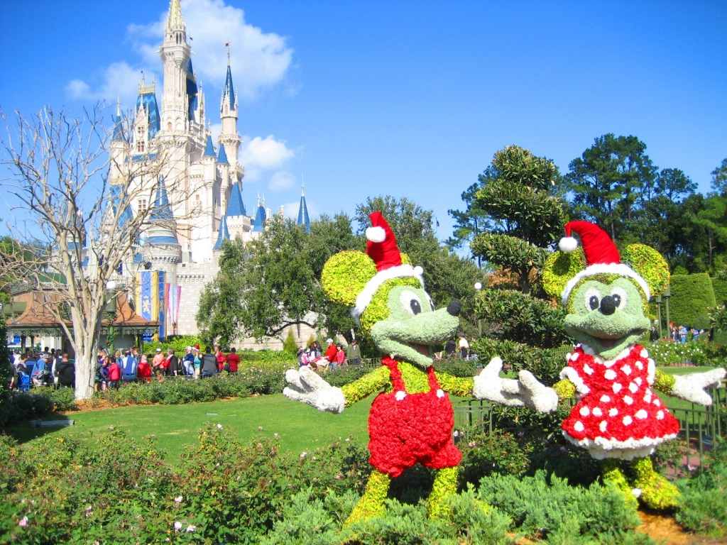 Mickey and Minnie, Cinderella Castle jigsaw puzzle in Animals puzzles on TheJigsawPuzzles.com
