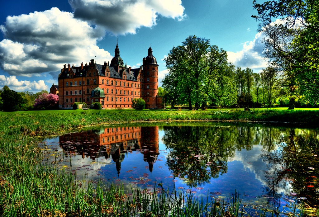 Vallø Castle in Denmark jigsaw puzzle in Castles puzzles on TheJigsawPuzzles.com