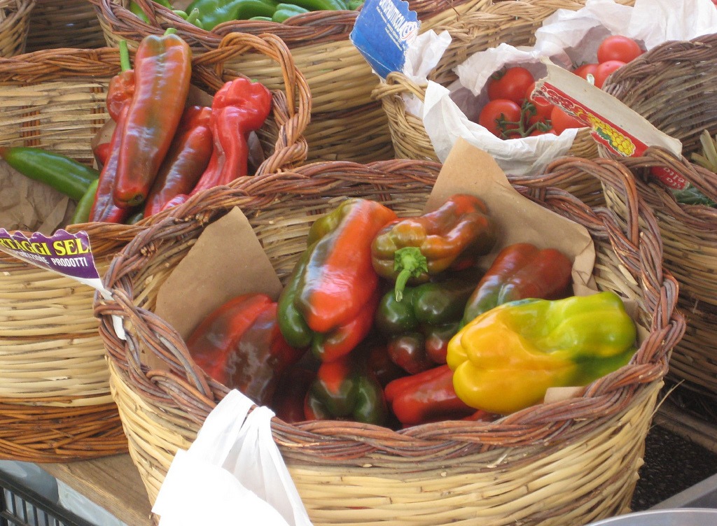 Ceprano Market, Lazio, Italy jigsaw puzzle in Fruits & Veggies puzzles on TheJigsawPuzzles.com