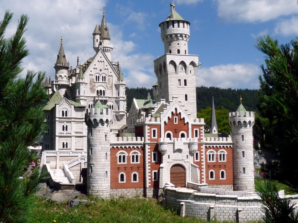 Miniature Neuschwanstein Castle jigsaw puzzle in Castles puzzles on TheJigsawPuzzles.com