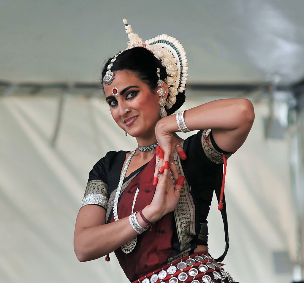 Odissi Dancer Sitara Thobani jigsaw puzzle in People puzzles on TheJigsawPuzzles.com