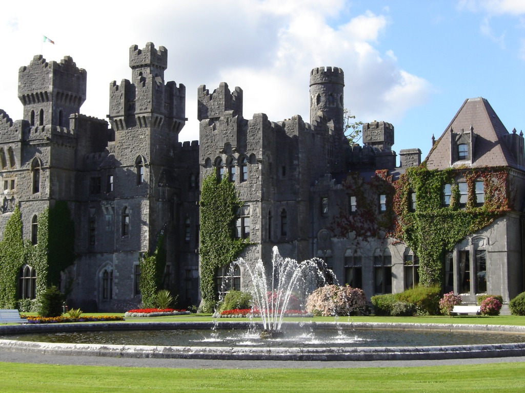 Ashford Castle, Ireland jigsaw puzzle in Castles puzzles on TheJigsawPuzzles.com