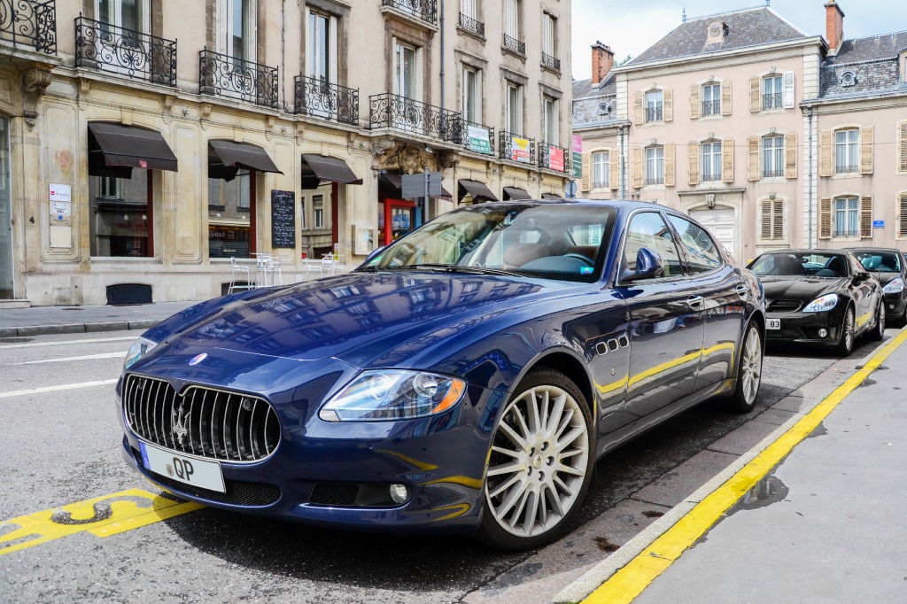 Maserati Quattroporte jigsaw puzzle in Cars & Bikes puzzles on TheJigsawPuzzles.com