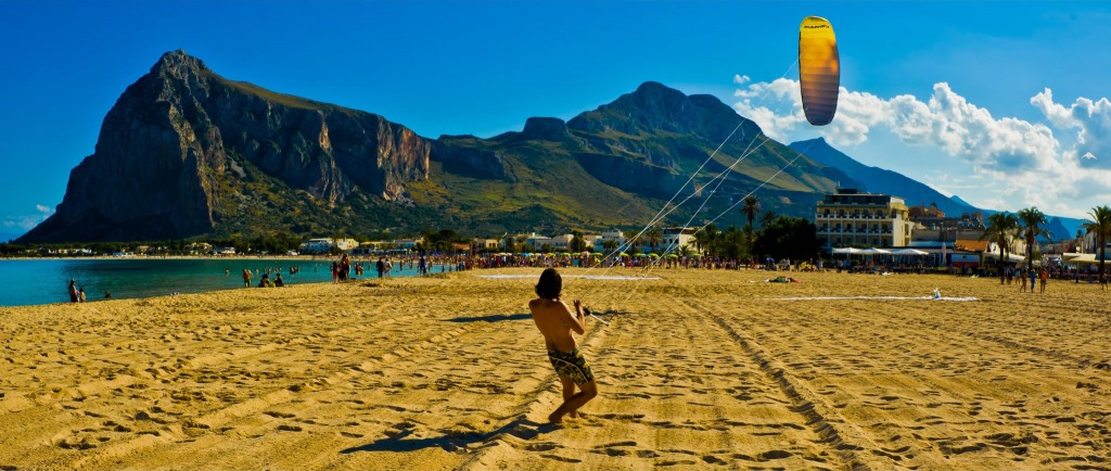 International Kite Festival, San Vito Lo Capo jigsaw puzzle in People puzzles on TheJigsawPuzzles.com