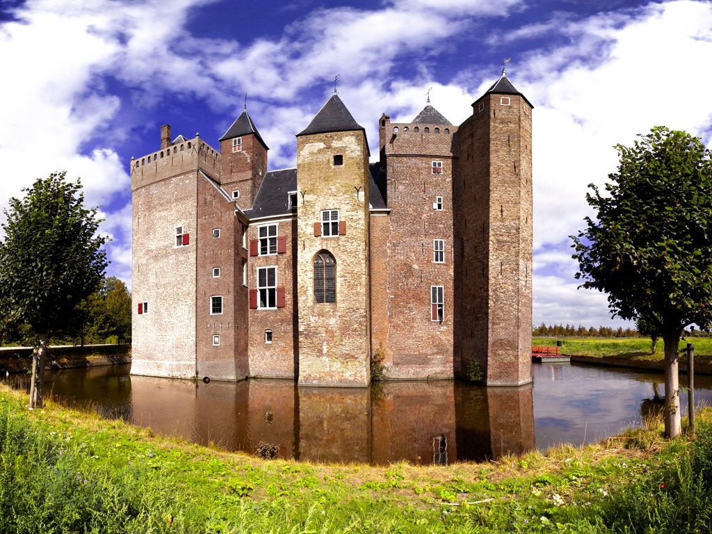 Assumburg Castle, The Netherlands jigsaw puzzle in Castles puzzles on TheJigsawPuzzles.com