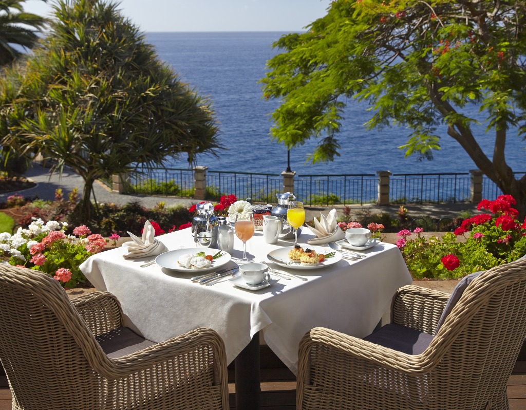 Breakfast at The Cliff Bay Hotel jigsaw puzzle in Food & Bakery puzzles on TheJigsawPuzzles.com