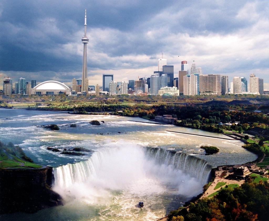 Toronto Skyline and Horshoe Falls jigsaw puzzle in Waterfalls puzzles on TheJigsawPuzzles.com