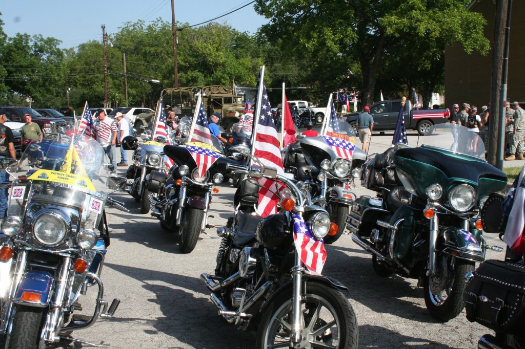 Patriot Guard Motorcycles jigsaw puzzle in Cars & Bikes puzzles on TheJigsawPuzzles.com