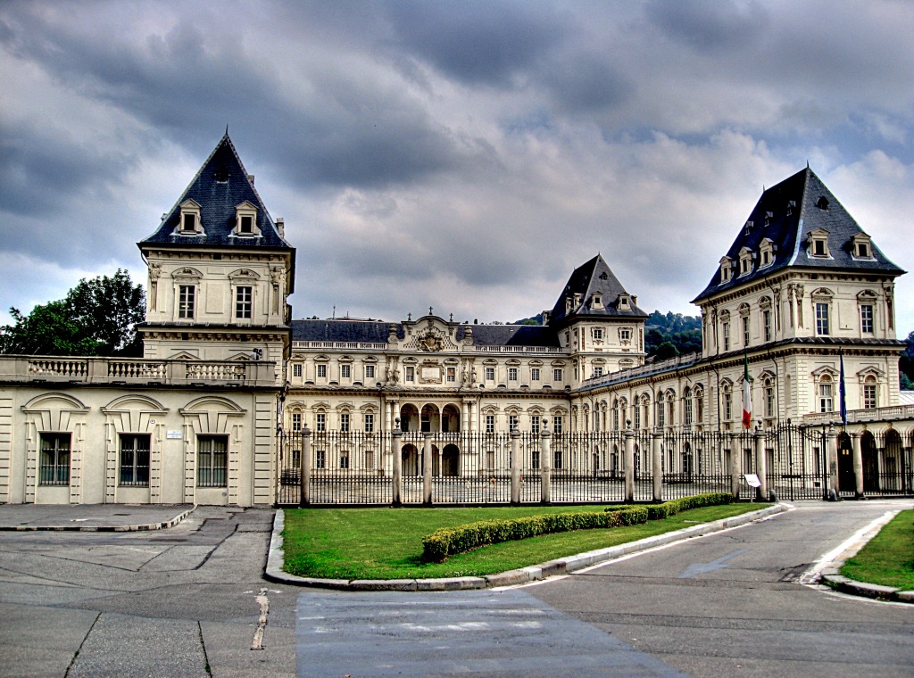 Castello del Valentino, Turin, Italy jigsaw puzzle in Castles puzzles on TheJigsawPuzzles.com