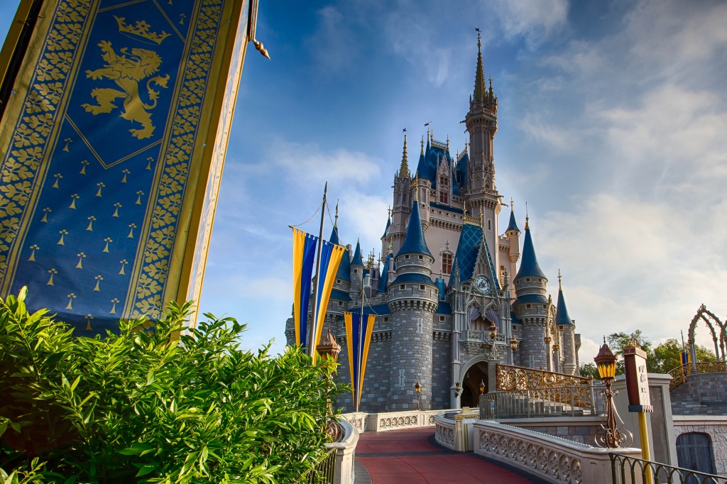 Cinderella Castle Walkway jigsaw puzzle in Puzzle of the Day puzzles on TheJigsawPuzzles.com