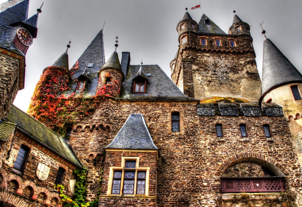 Cochem Castle Lower Courtyard jigsaw puzzle in Castles puzzles on TheJigsawPuzzles.com