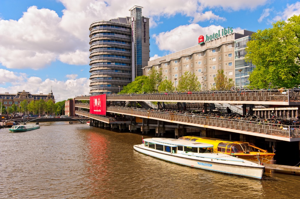 Huge Cycle Parking in Amsterdam jigsaw puzzle in Street View puzzles on TheJigsawPuzzles.com