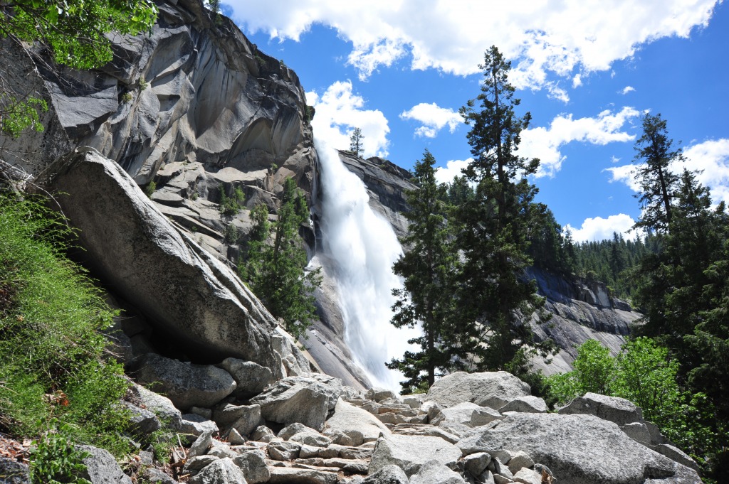 Mist Trail, Yosemite National Park jigsaw puzzle in Waterfalls puzzles on TheJigsawPuzzles.com