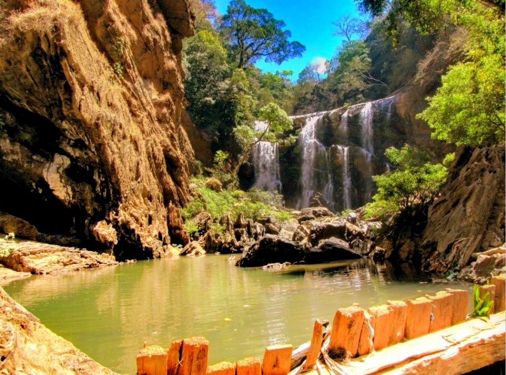 Satoddi Falls, India jigsaw puzzle in Waterfalls puzzles on TheJigsawPuzzles.com