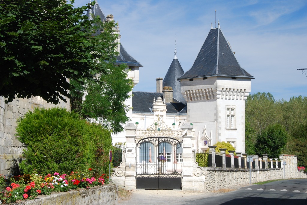 Le Château de Champagne, France jigsaw puzzle in Castles puzzles on TheJigsawPuzzles.com