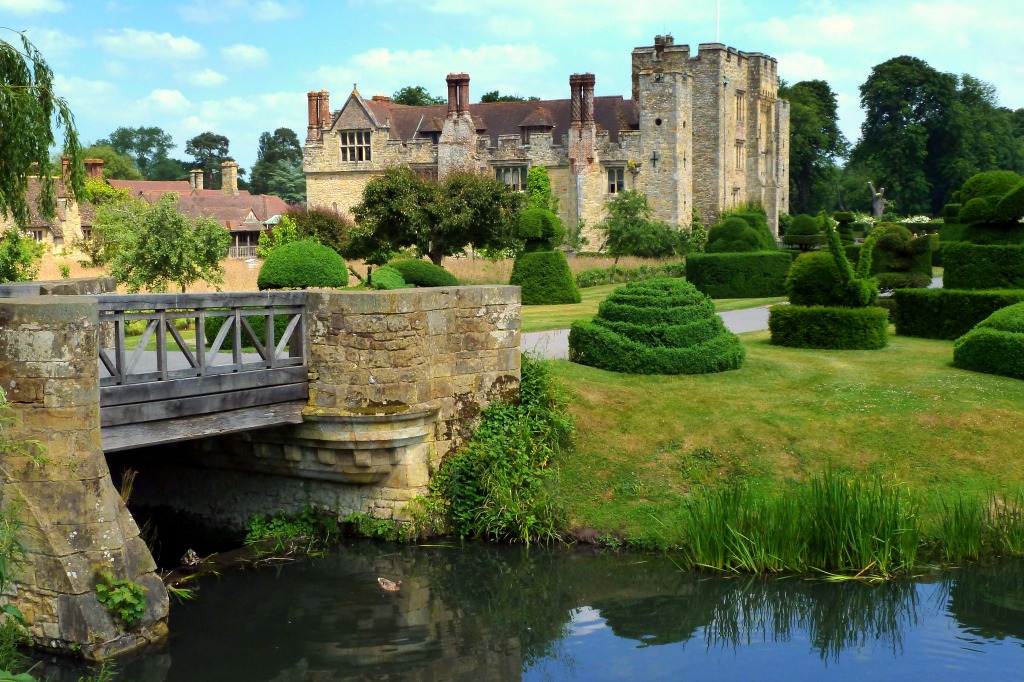 Hever Castle, England jigsaw puzzle in Castles puzzles on TheJigsawPuzzles.com