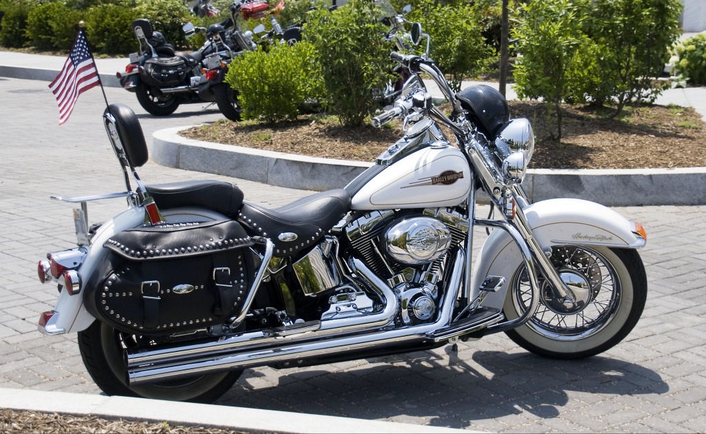 Harley-Davidson Heritage Softail jigsaw puzzle in Cars & Bikes puzzles on TheJigsawPuzzles.com