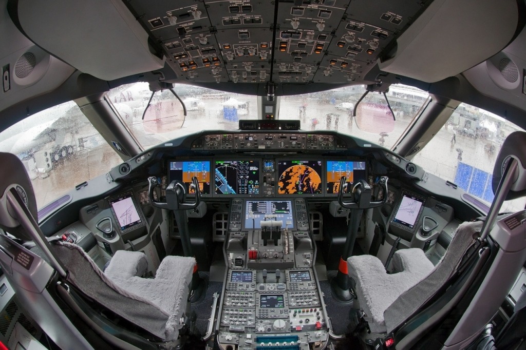 Boeing 787-8 Cockpit jigsaw puzzle in Aviation puzzles on TheJigsawPuzzles.com