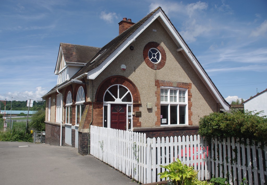 Sea Mills Railway Station, Bristol jigsaw puzzle in Street View puzzles on TheJigsawPuzzles.com