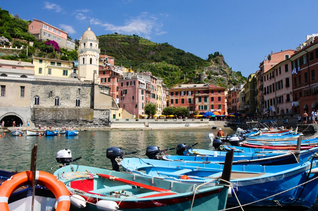 Vernazza Bay, Italy jigsaw puzzle in Street View puzzles on TheJigsawPuzzles.com