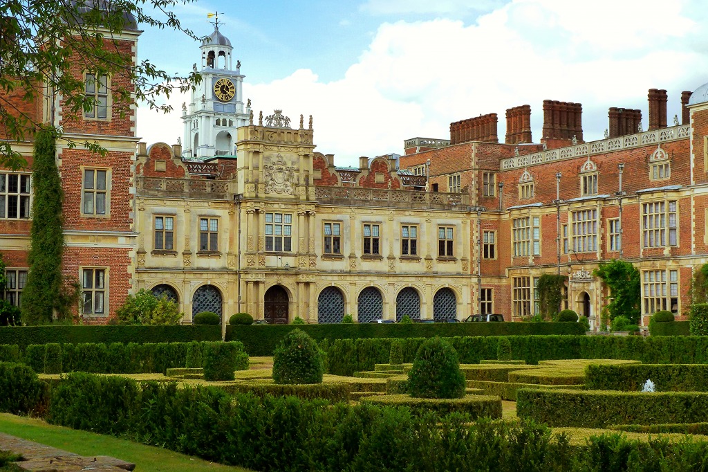 Hatfield House, England jigsaw puzzle in Castles puzzles on TheJigsawPuzzles.com