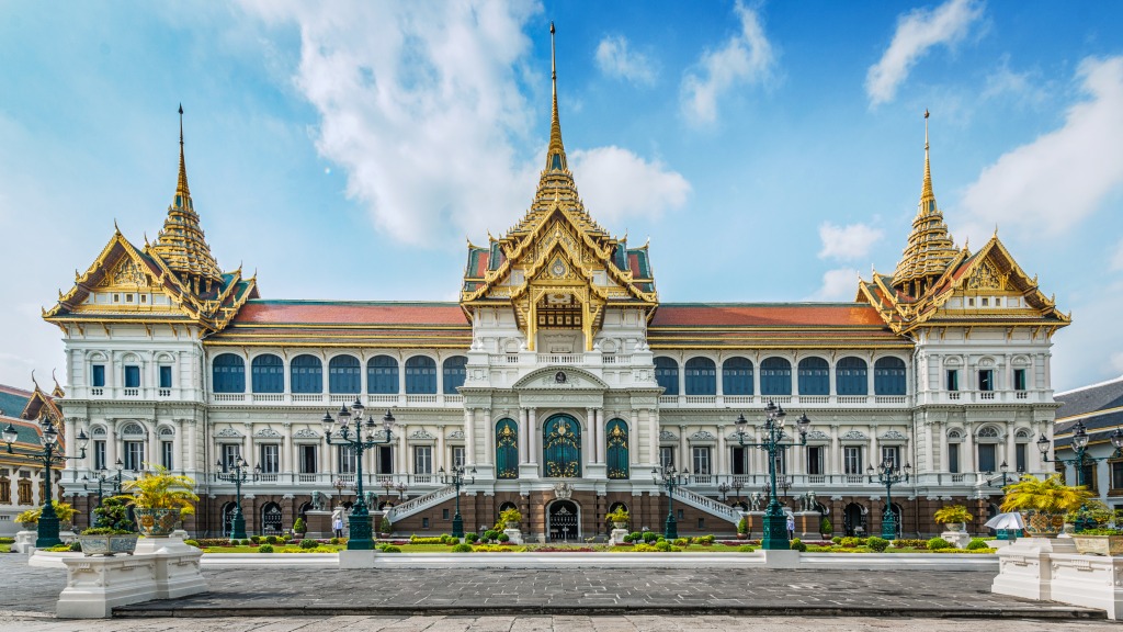 Grand Palace, Bangkok, Thailand jigsaw puzzle in Castles puzzles on TheJigsawPuzzles.com