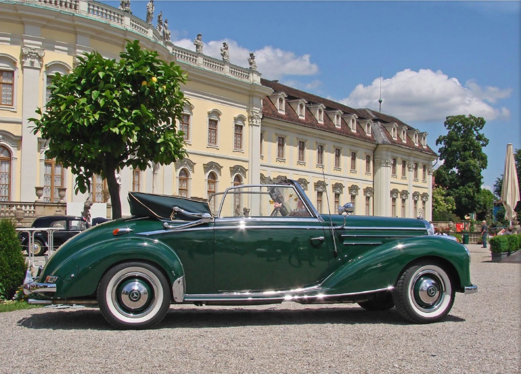 Classic Car Festival in Ludwigsburg jigsaw puzzle in Cars & Bikes puzzles on TheJigsawPuzzles.com
