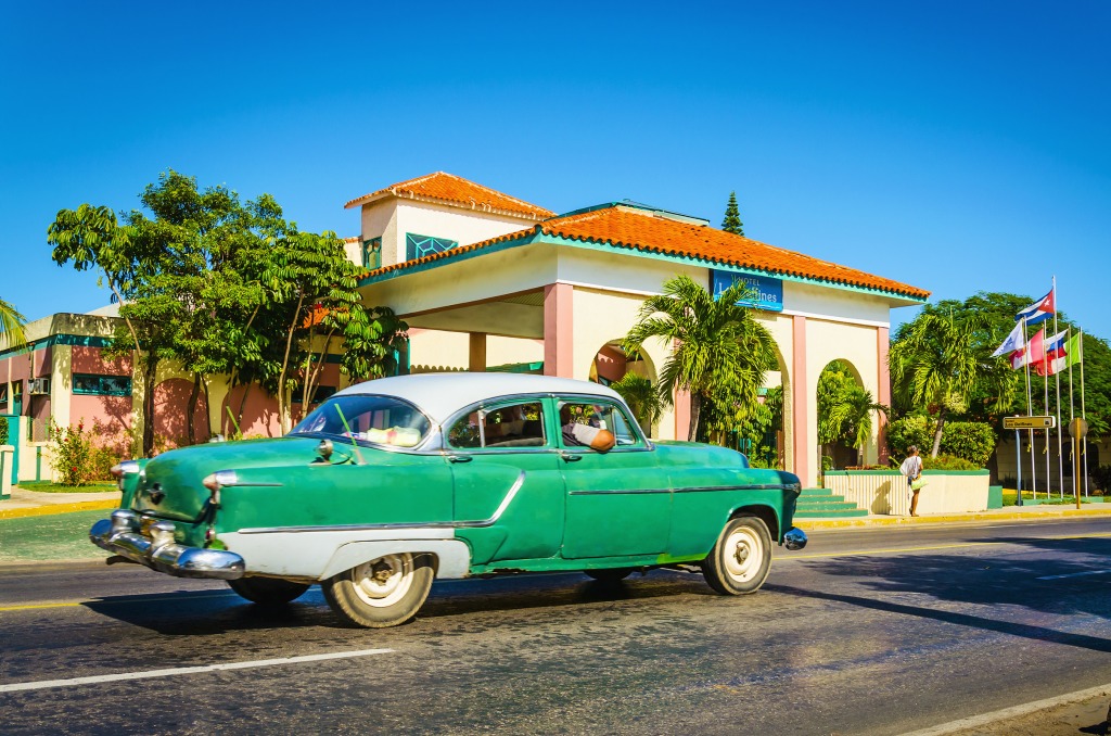 Varadero, Cuba jigsaw puzzle in Cars & Bikes puzzles on TheJigsawPuzzles.com