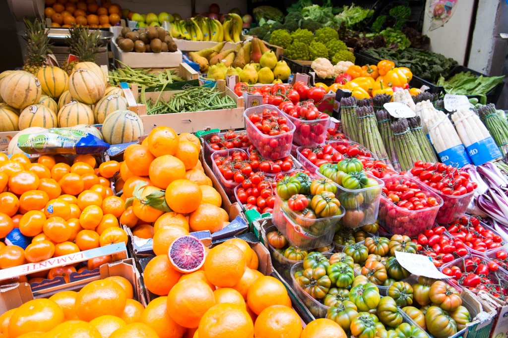 Fruit Market in Bologna jigsaw puzzle in Fruits & Veggies puzzles on TheJigsawPuzzles.com