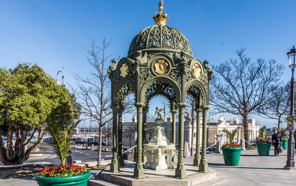 Queen Victoria Fountain, Dun Laoghaire jigsaw puzzle in Street View puzzles on TheJigsawPuzzles.com