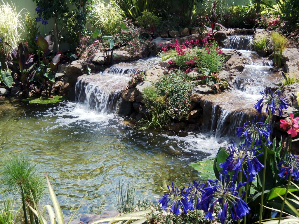 Backyard Fountain jigsaw puzzle in Waterfalls puzzles on TheJigsawPuzzles.com