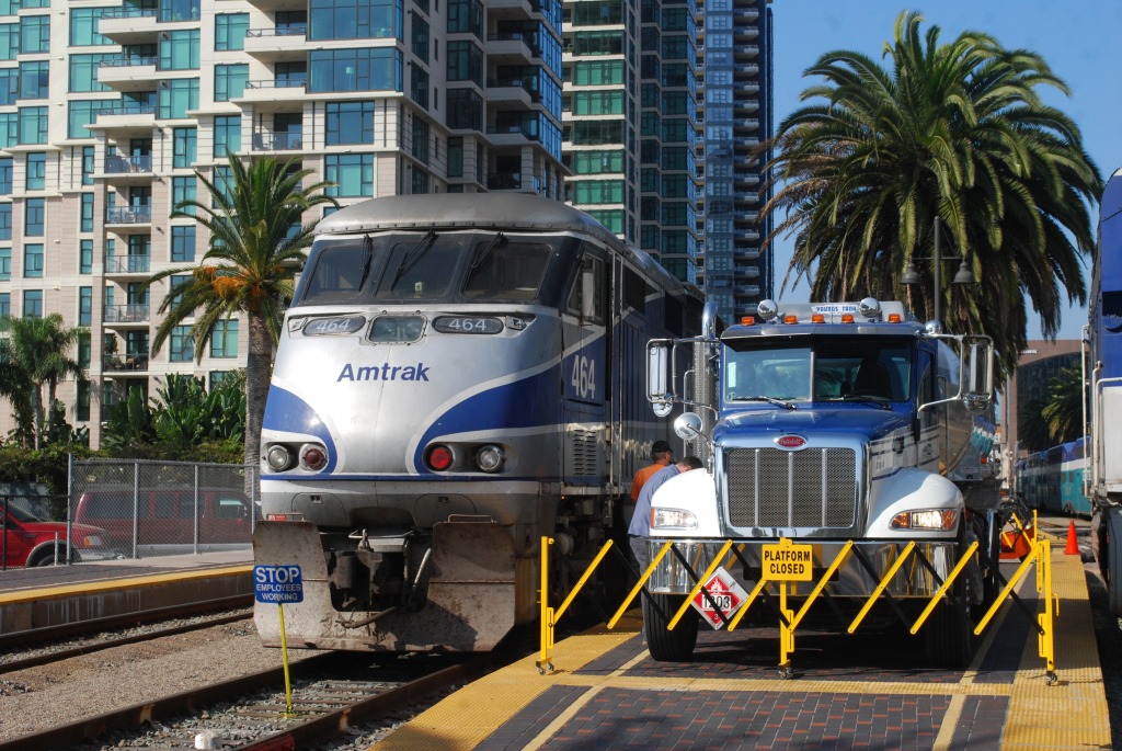 Amtrak Surfliner #464 jigsaw puzzle in Puzzle of the Day puzzles on TheJigsawPuzzles.com