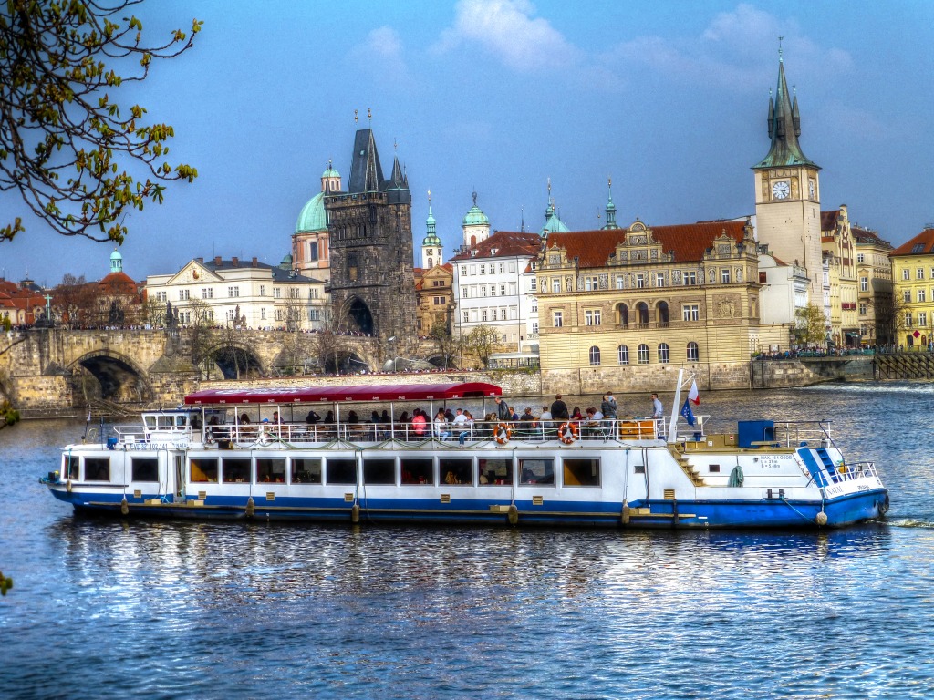 Charles Bridge and Vltava River, Prague jigsaw puzzle in Bridges puzzles on TheJigsawPuzzles.com