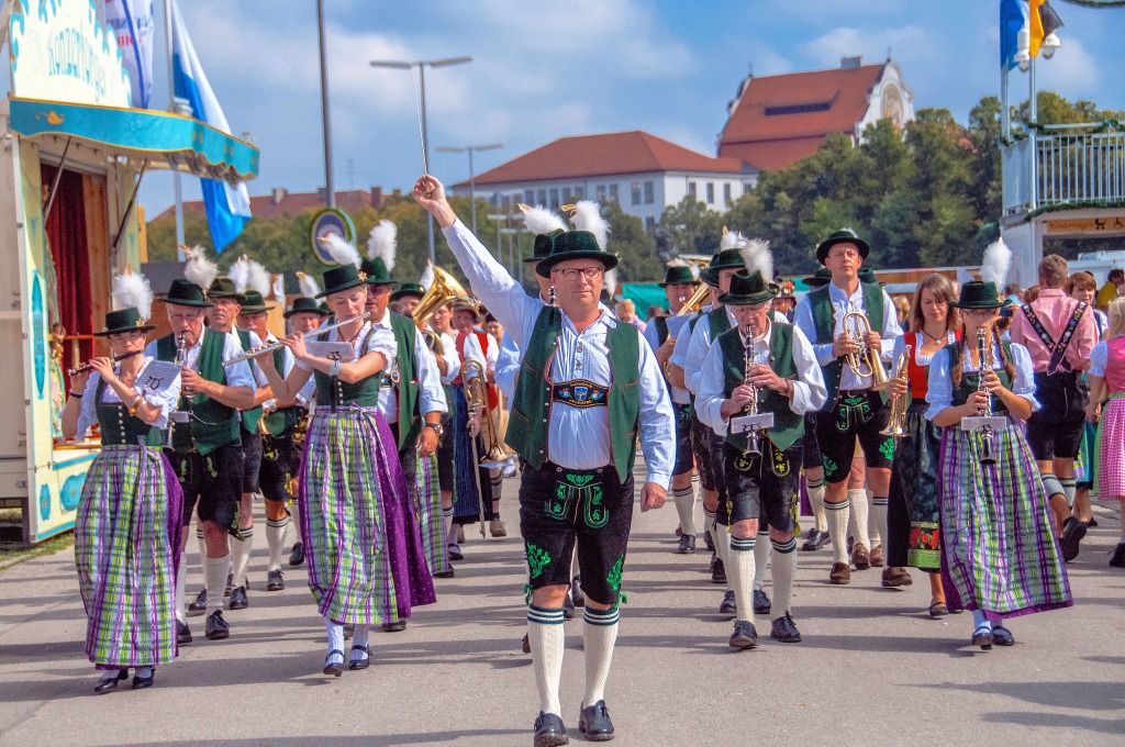 München, Oktoberfest in Munich, Germany jigsaw puzzle in People puzzles on TheJigsawPuzzles.com